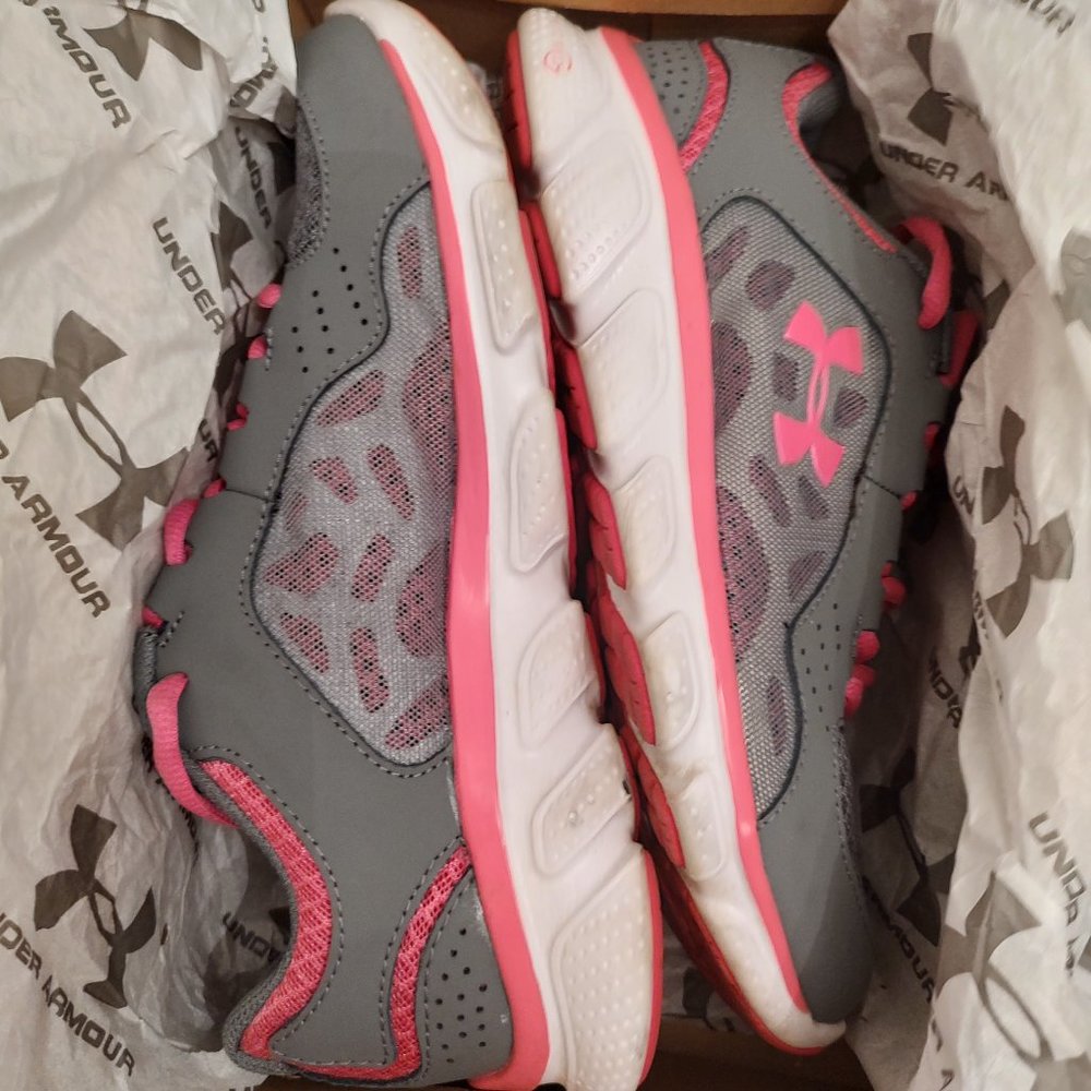 Under armour Micro G Assert IV EUC